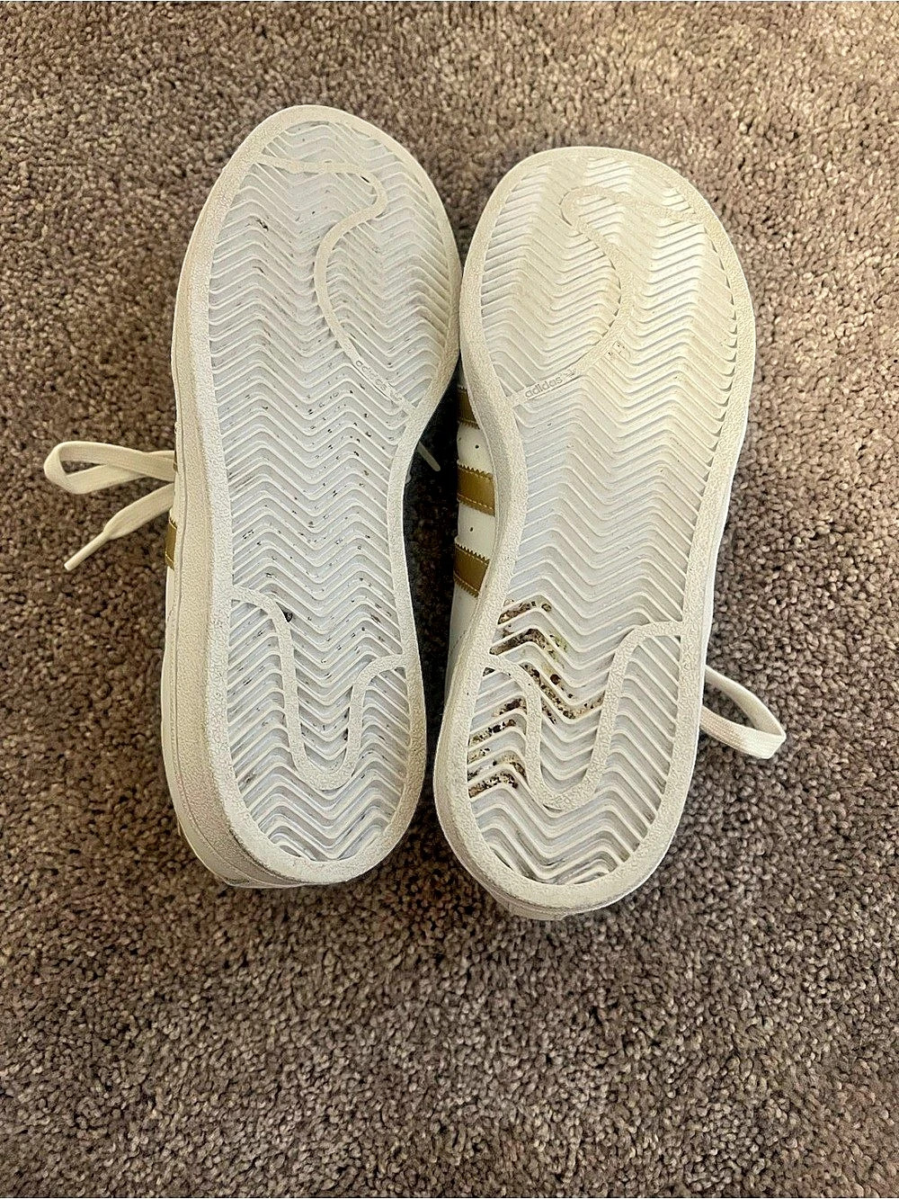 adidas Superstar White & Gold US 8.5 Sneakers - Picture 5 of 5